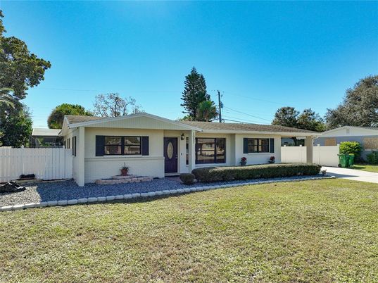 Backyard, Exterior, Facade, Ranch