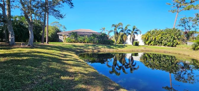 Exterior, Lake