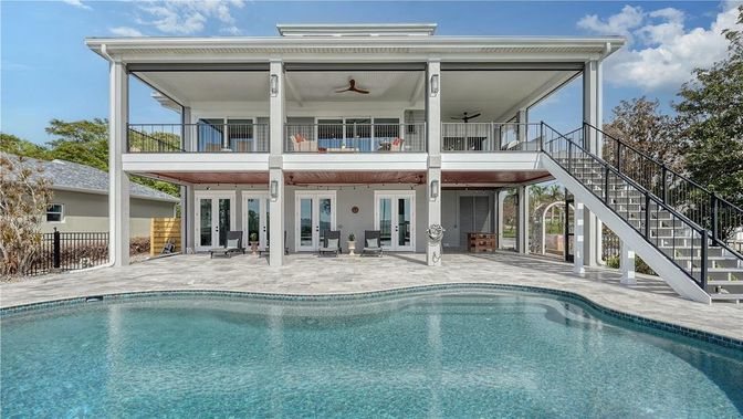 Exterior, Pool