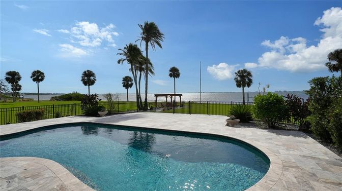 Exterior, Pool, Water