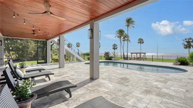 Exterior, Pool