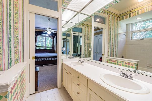 Bathroom, Dual Sink Vanities, Interior, Recessed Lighting