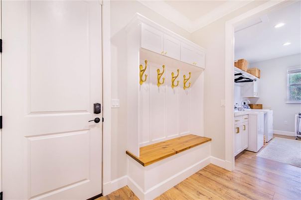 Interior, Recessed Lighting, Washer, Wood Texture Flooring