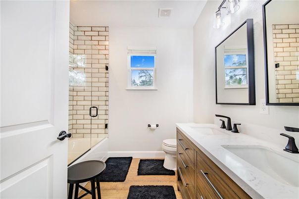 Bathroom, Dual Sink Vanities, Interior