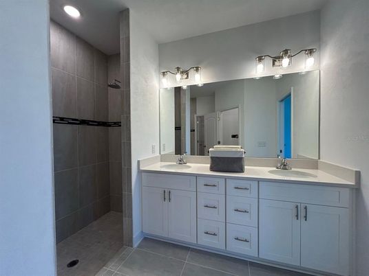 Bathroom, Dual Sink Vanities, Interior, Recessed Lighting