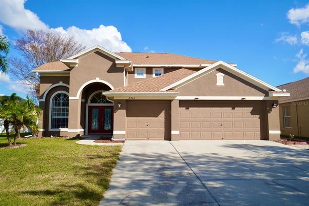 Attached, Exterior, Facade, American Craftsman