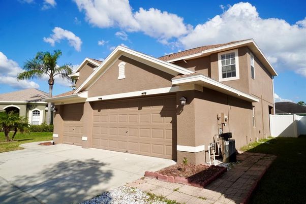 Attached, Exterior, Facade, American Craftsman