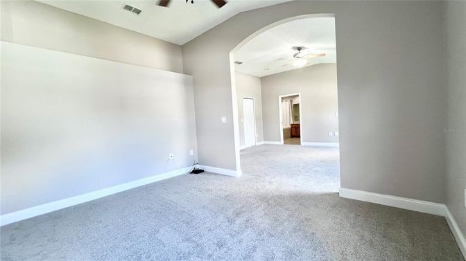 Empty room, Interior