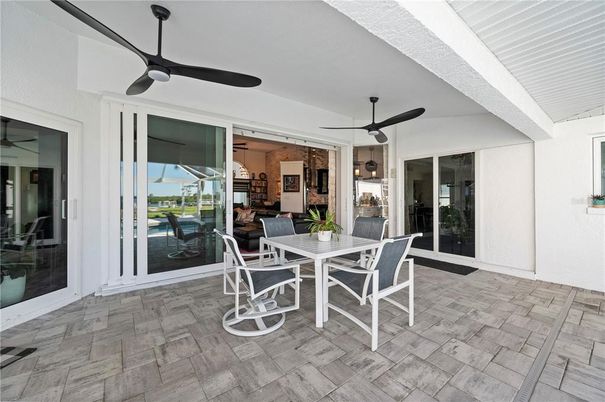 Dining room, Interior