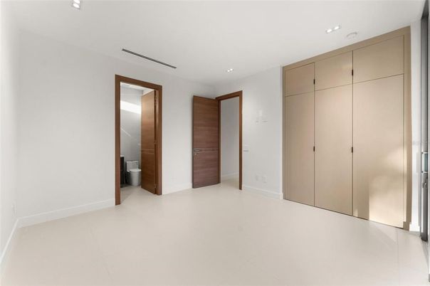 Bathroom, Empty room, Interior, Recessed Lighting