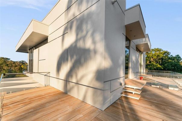 Exterior, Facade, Modern