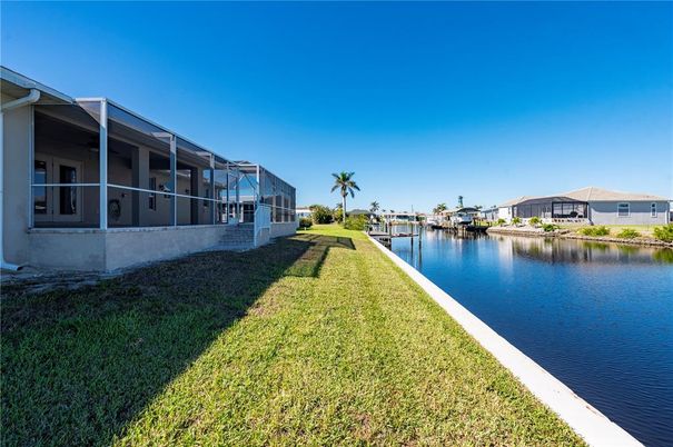 Exterior, Lake