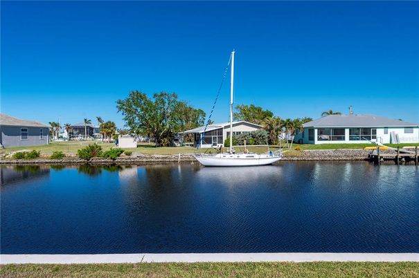 Exterior, Lake