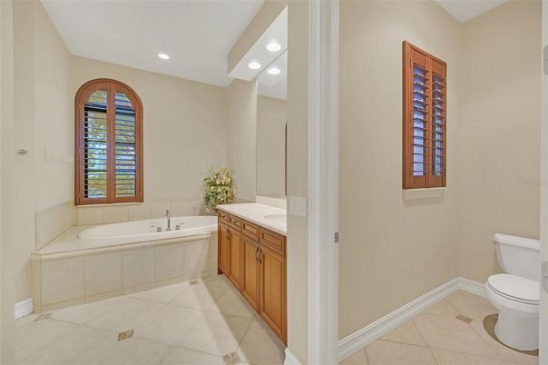 Bathroom, Interior, Recessed Lighting