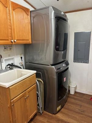 Interior, Kitchen, Washer, Wood Texture Flooring