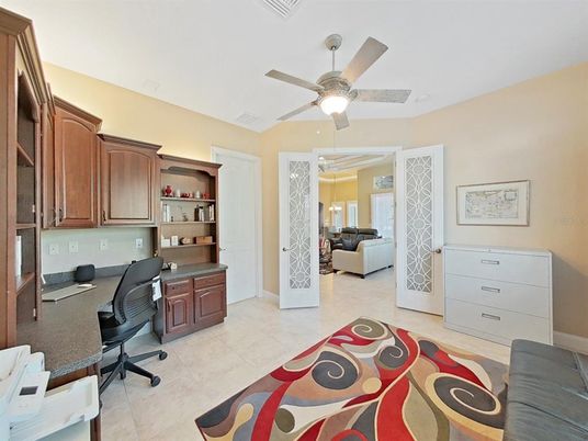 Home Office, Interior