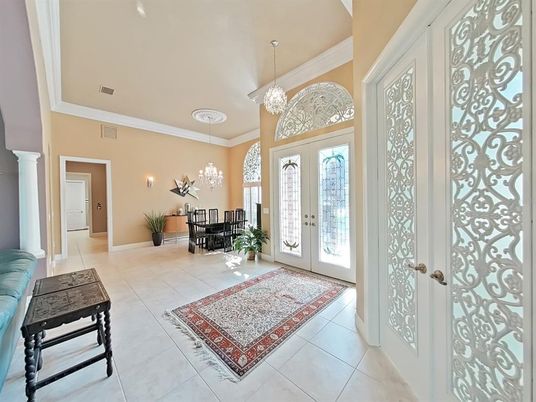 Chandelier, Dining room, Interior, Pendant Lights