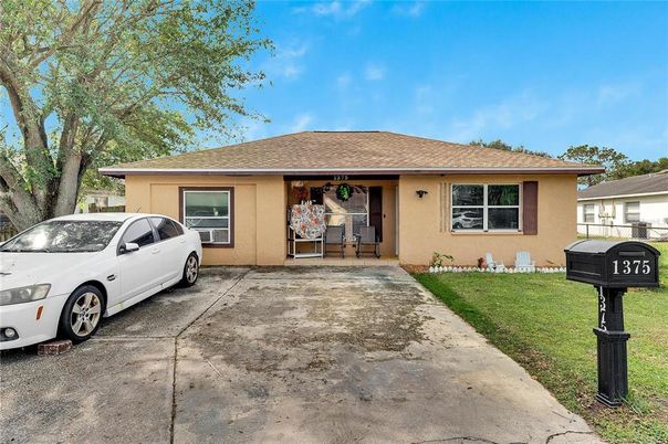 Exterior, Facade, Ranch