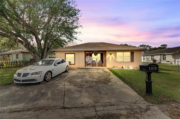 Backyard, Exterior, Facade, Ranch