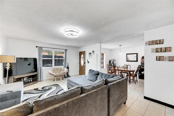 Dining room, Interior, Living room, Pendant Lights