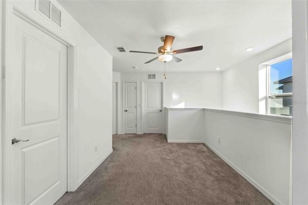 Empty room, Interior, Recessed Lighting