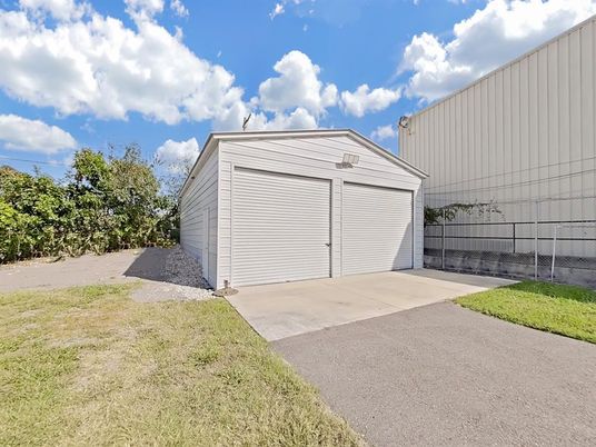 Detached Garage, Exterior
