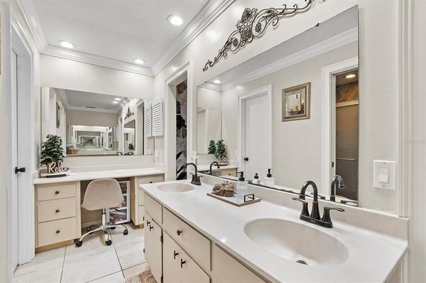 Bathroom, Dual Sink Vanities, Interior, Recessed Lighting