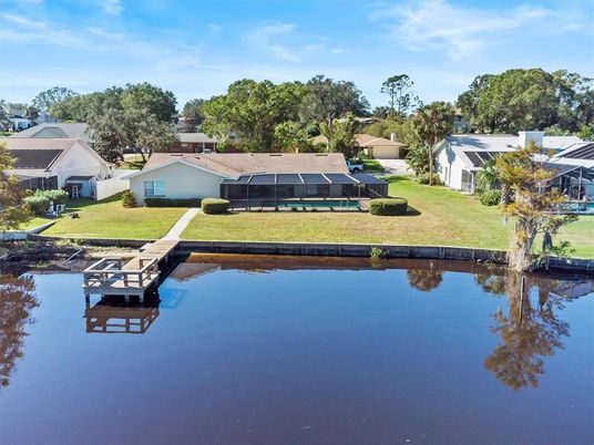 Exterior, Lake