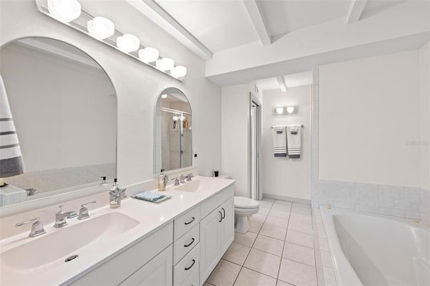 Bathroom, Dual Sink Vanities, Interior