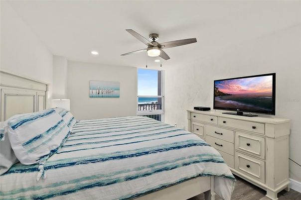Bedroom, Interior, Recessed Lighting, Water