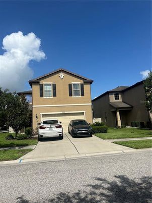 Attached, Exterior, Facade, Mediterranean