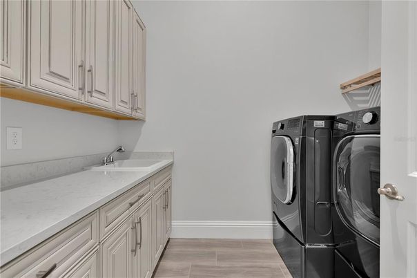 Interior, Washer, Wood Texture Flooring
