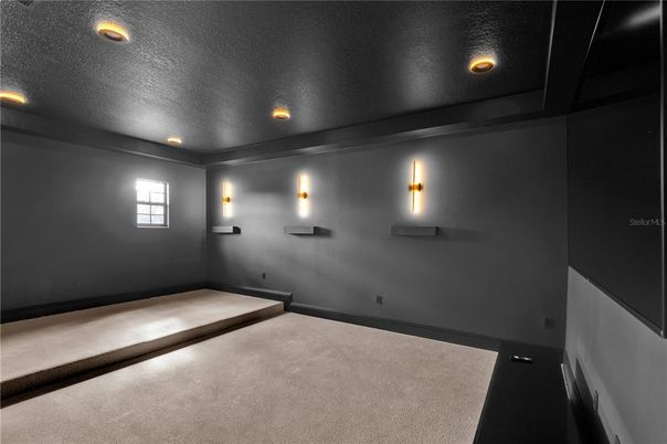 Empty room, Interior, Recessed Lighting