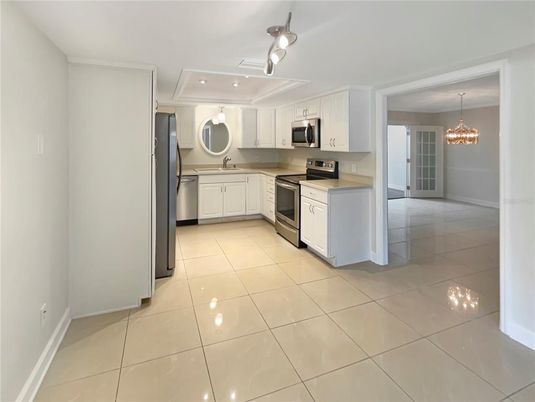 Chandelier, Interior, Kitchen, Recessed Lighting, Stainless Steel Appliances