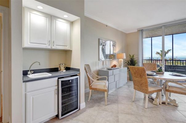 Dining room, Interior, Recessed Lighting, Water