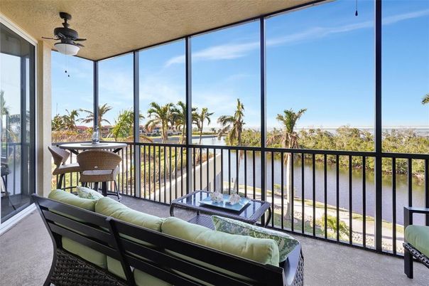 Interior, Sun Room, Water