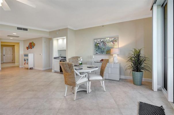 Dining room, Interior, Recessed Lighting