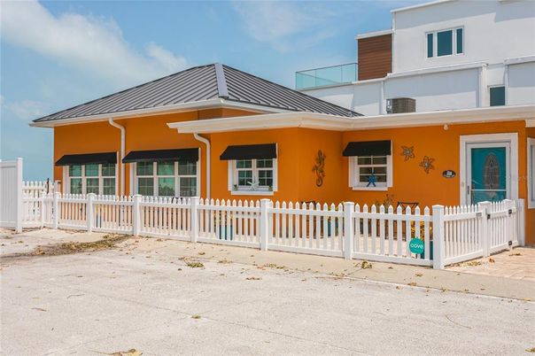 Exterior, Facade, None
