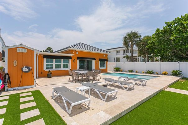 Exterior, Pool