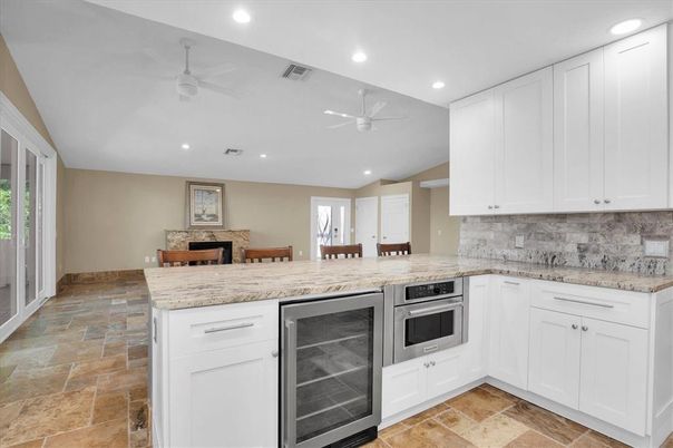 Fireplace, Interior, Kitchen, Recessed Lighting