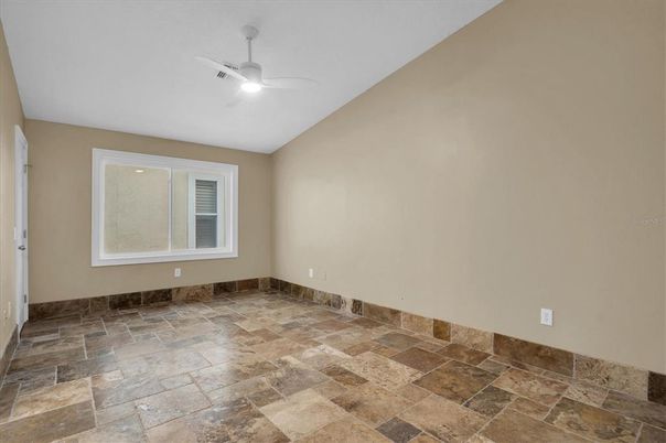 Empty room, Interior