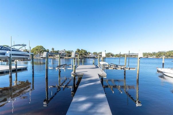 Exterior, Lake