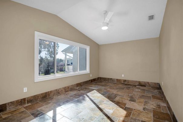 Empty room, Interior
