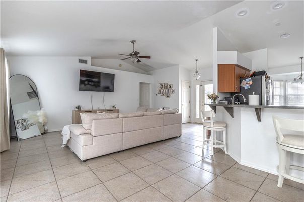 Interior, Living room, Pendant Lights, Recessed Lighting