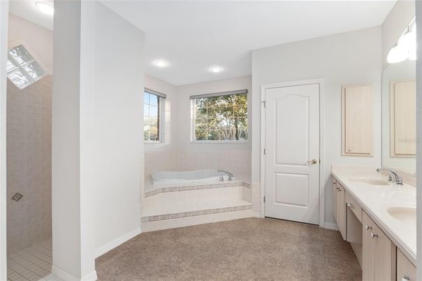 Bathroom, Dual Sink Vanities, Interior, Recessed Lighting