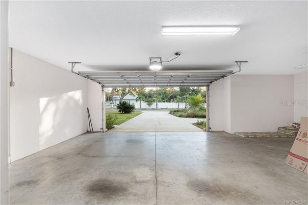 Garage, Interior