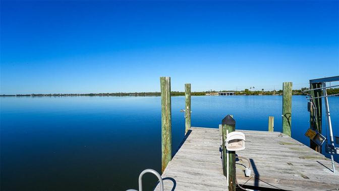 Exterior, Lake