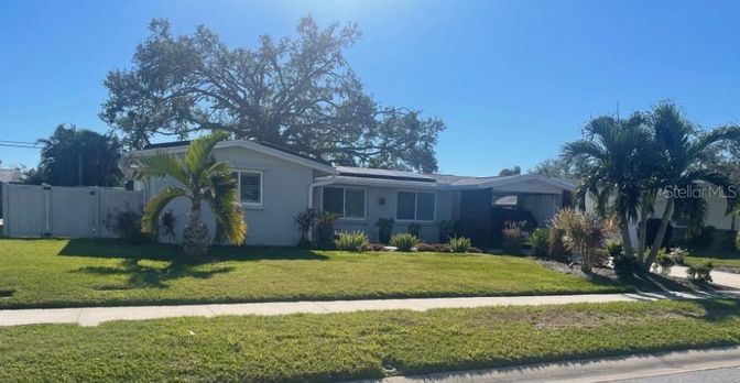 Backyard, Exterior, Facade, Ranch