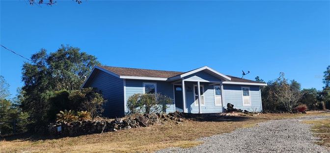 Exterior, Facade, Ranch