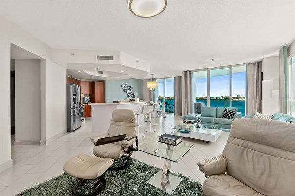 Interior, Kitchen, Living room, Pendant Lights, Recessed Lighting, Stainless Steel Appliances, Water
